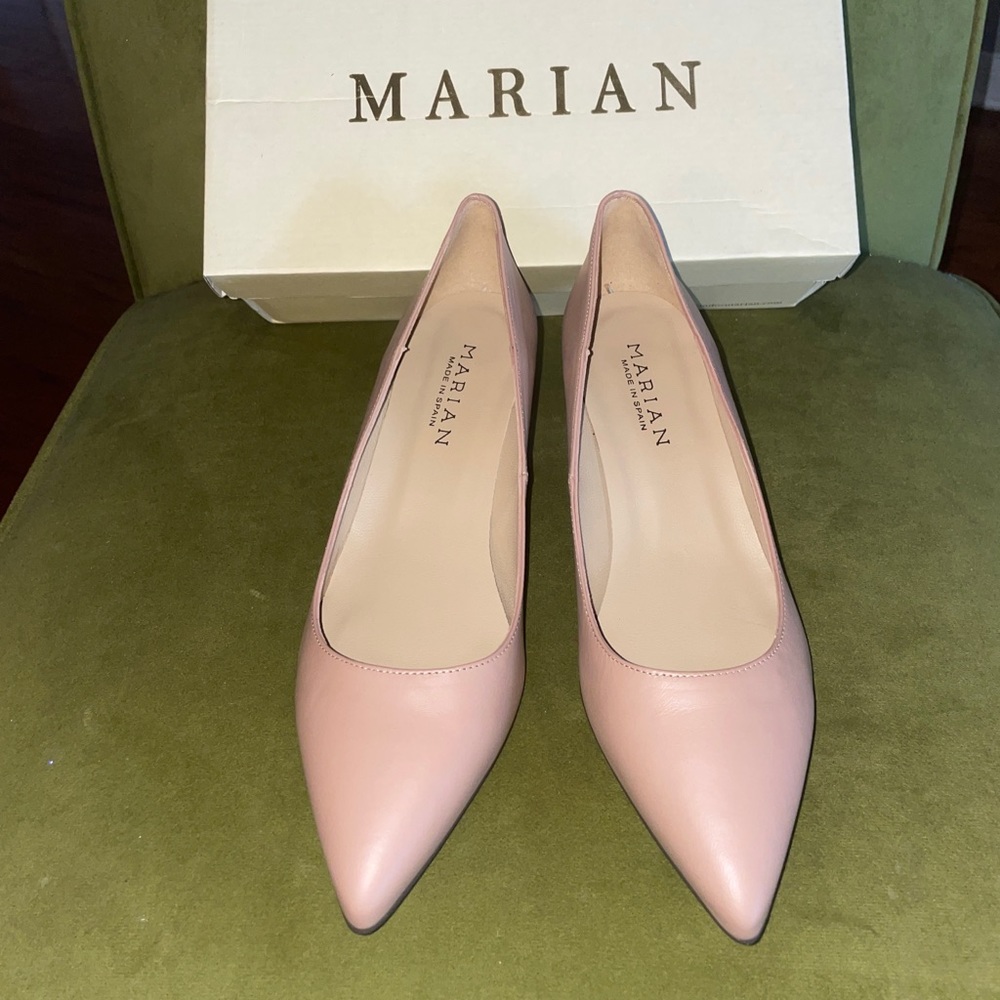 Marian NIB Nude Kitten Heel